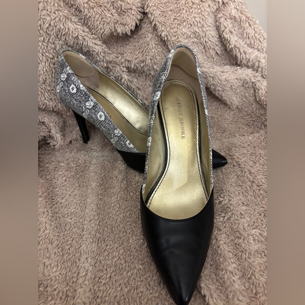 Audrey Brooke Pointed Leather Heels Size 10 Snake Print Leather